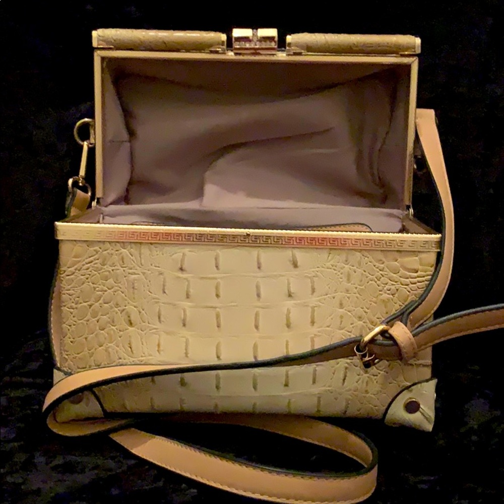 Handbag - Picture 3 of 4